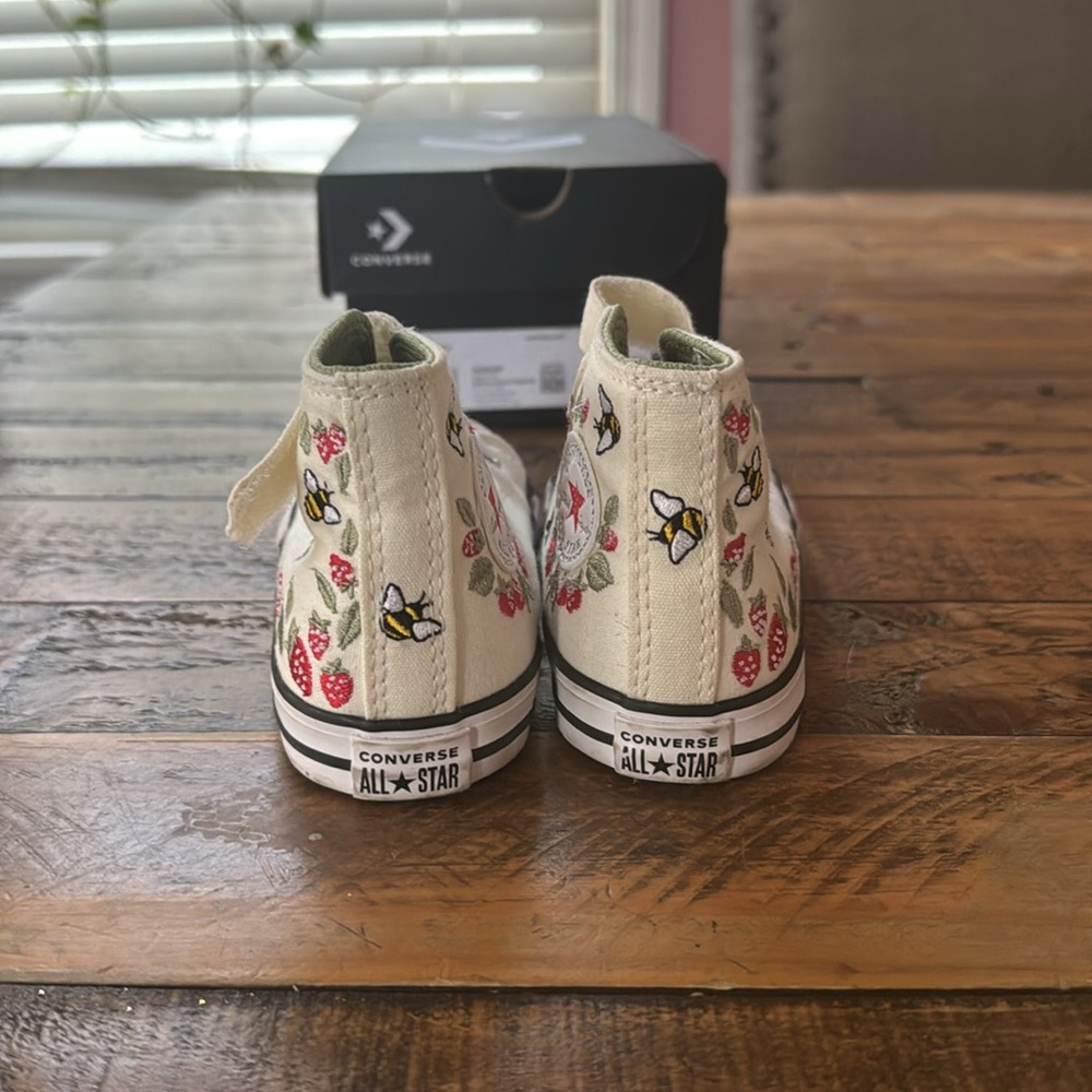 Girls high top embroidered converse with bugs and strawberries size 8 - Picture 4 of 7